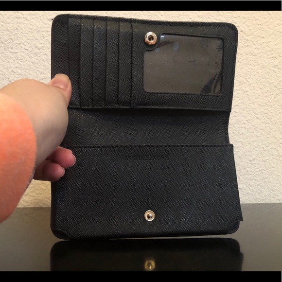 Michel Kors Jet Set Travel Wristlet - Picture 4 of 4